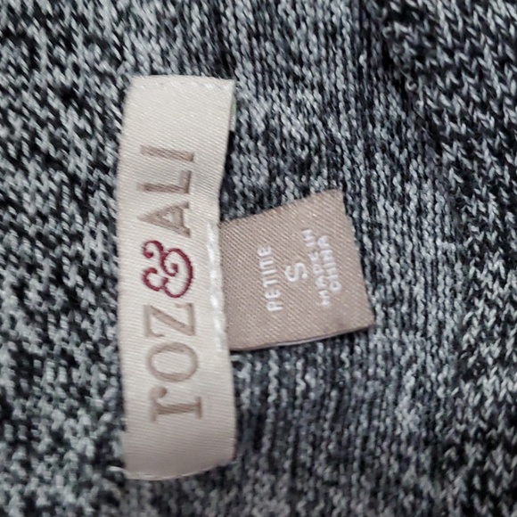 Like New Sweater - Picture 3 of 8